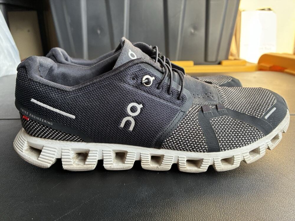 Pre Owned On Cloud On Running Cloud 5 Black Size 9w Fast Shipping